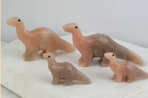 esculturas para decoração família de dinossauros