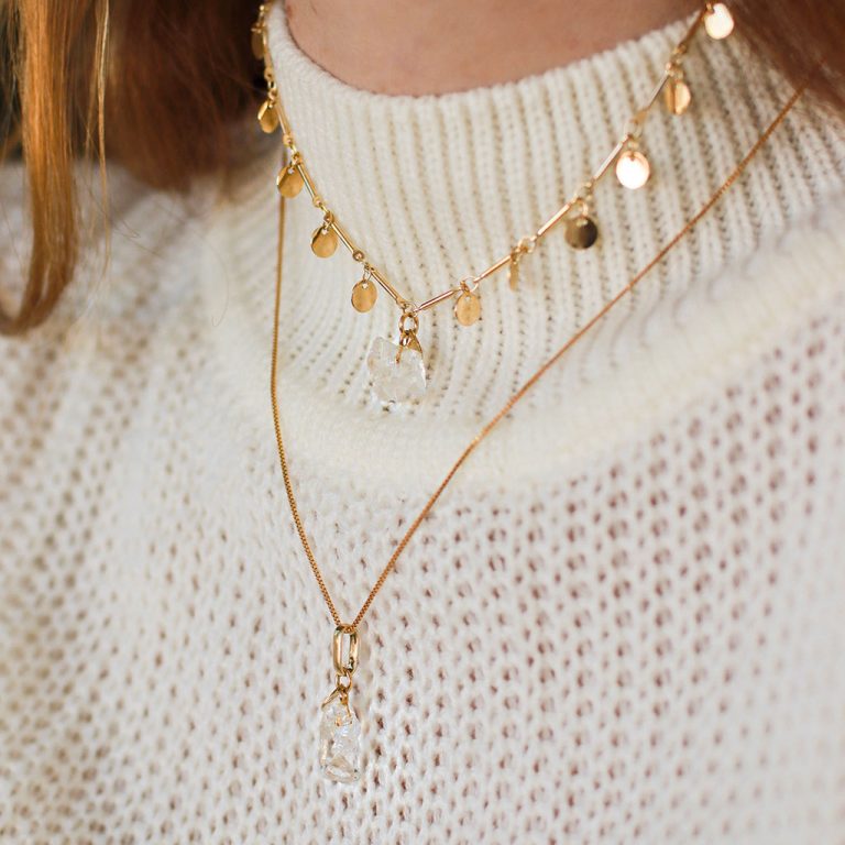 Como usar colar com blusa de gola alta? 10 inspirações - Shop dos Cristais
